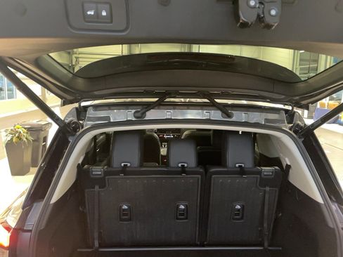 Used 2025 Nissan Pathfinder Platinum AWD/4WD image 21