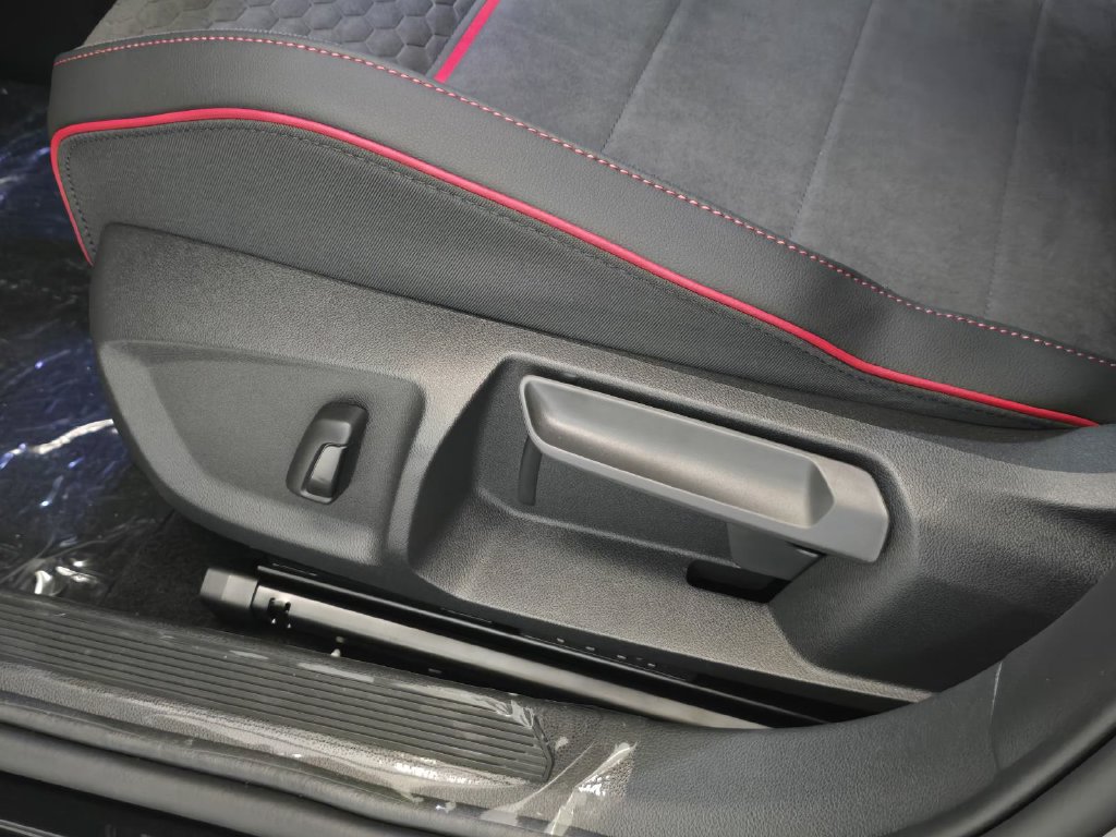 New 2026 Volkswagen GTI SE FWD image 20
