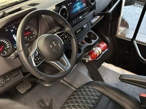 Used 2023 Mercedes-Benz Sprinter 3500 image 18