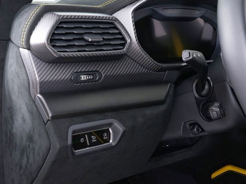 Used 2024 Lamborghini Urus Performante image 31