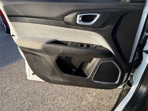 Used 2024 Jeep Compass Latitude image 20