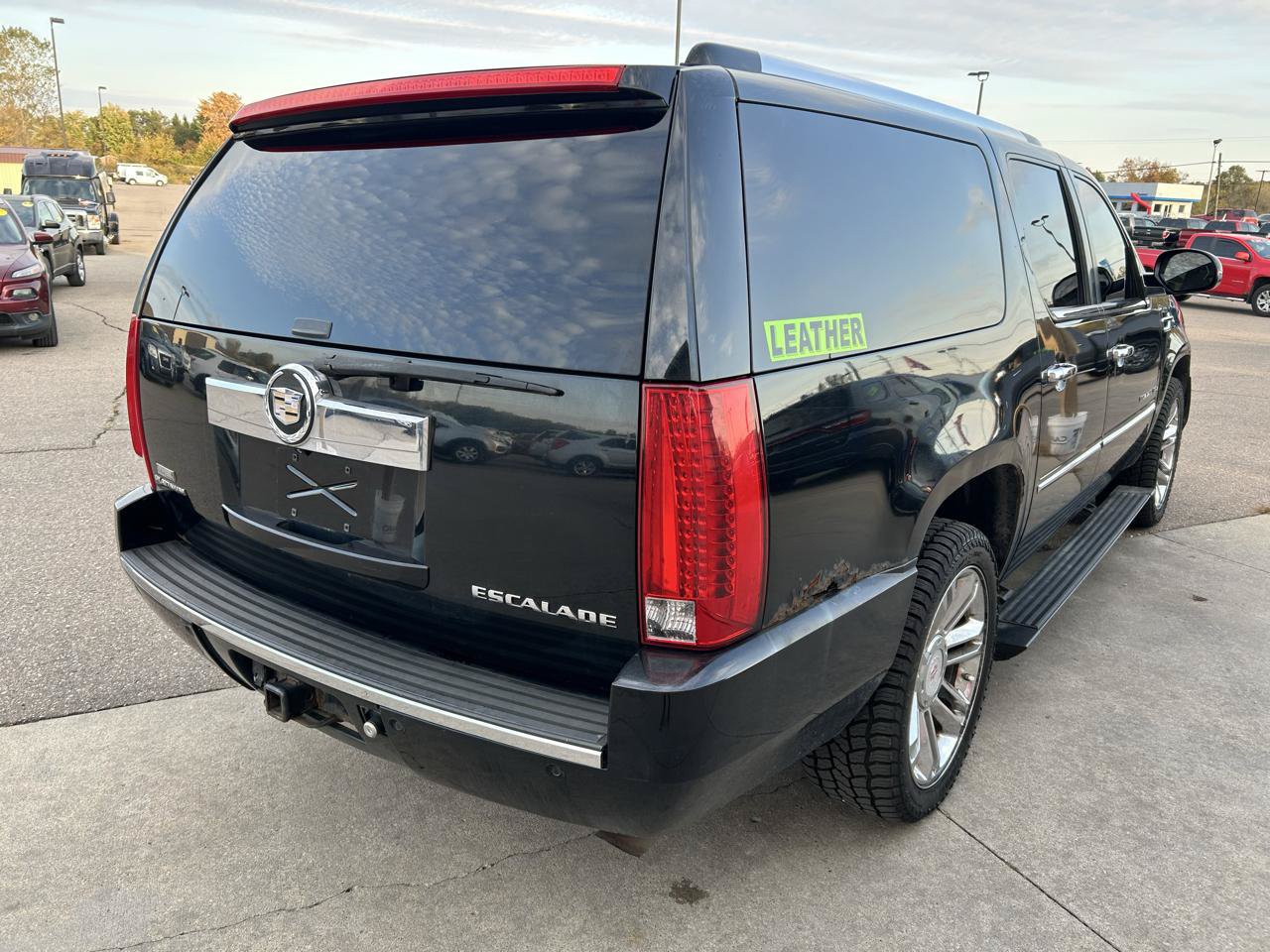 Used 2011 Cadillac Escalade ESV Platinum AWD/4WD image 5