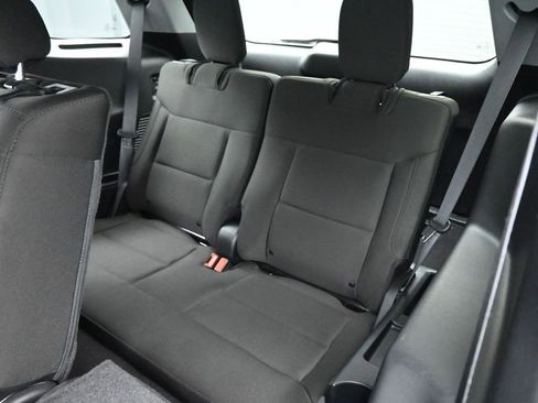 Certified 2024 Ford Explorer XLT RWD image 18