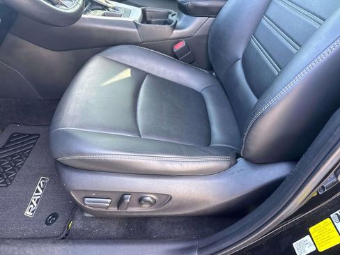 Used 2021 Toyota RAV4 XLE Premium image 16