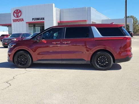 Used 2024 Kia Carnival LX image 2