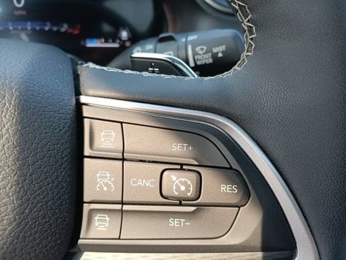 Used 2023 Jeep Grand Cherokee Altitude AWD/4WD image 5