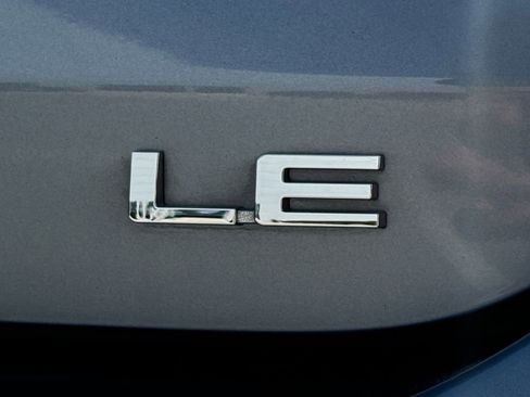 Used 2023 Toyota Highlander LE FWD image 9