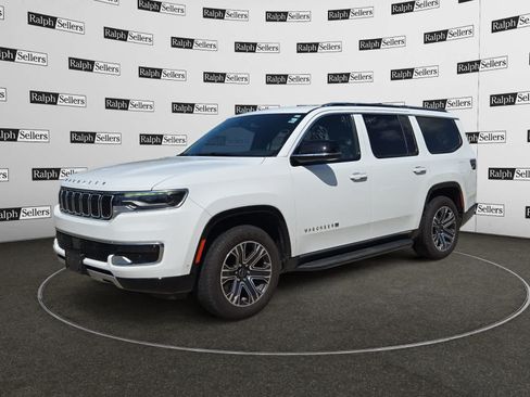 Used 2025 Jeep Wagoneer Series II AWD/4WD image 2