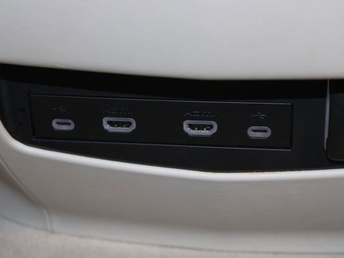 Used 2021 Cadillac Escalade Premium Luxury Platinum w/ Heavy-Duty Trailer Package image 38