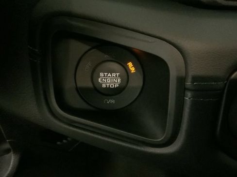 Used 2025 Jeep Wrangler Unlimited Sahara w/ Technology Group AWD/4WD image 23