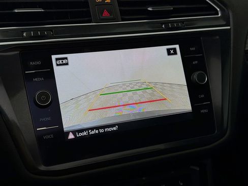 Used 2022 Volkswagen Tiguan SEL R-Line AWD/4WD image 19