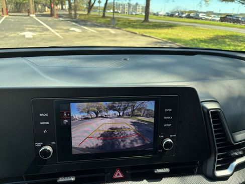 Used 2025 Kia Sportage LX image 20