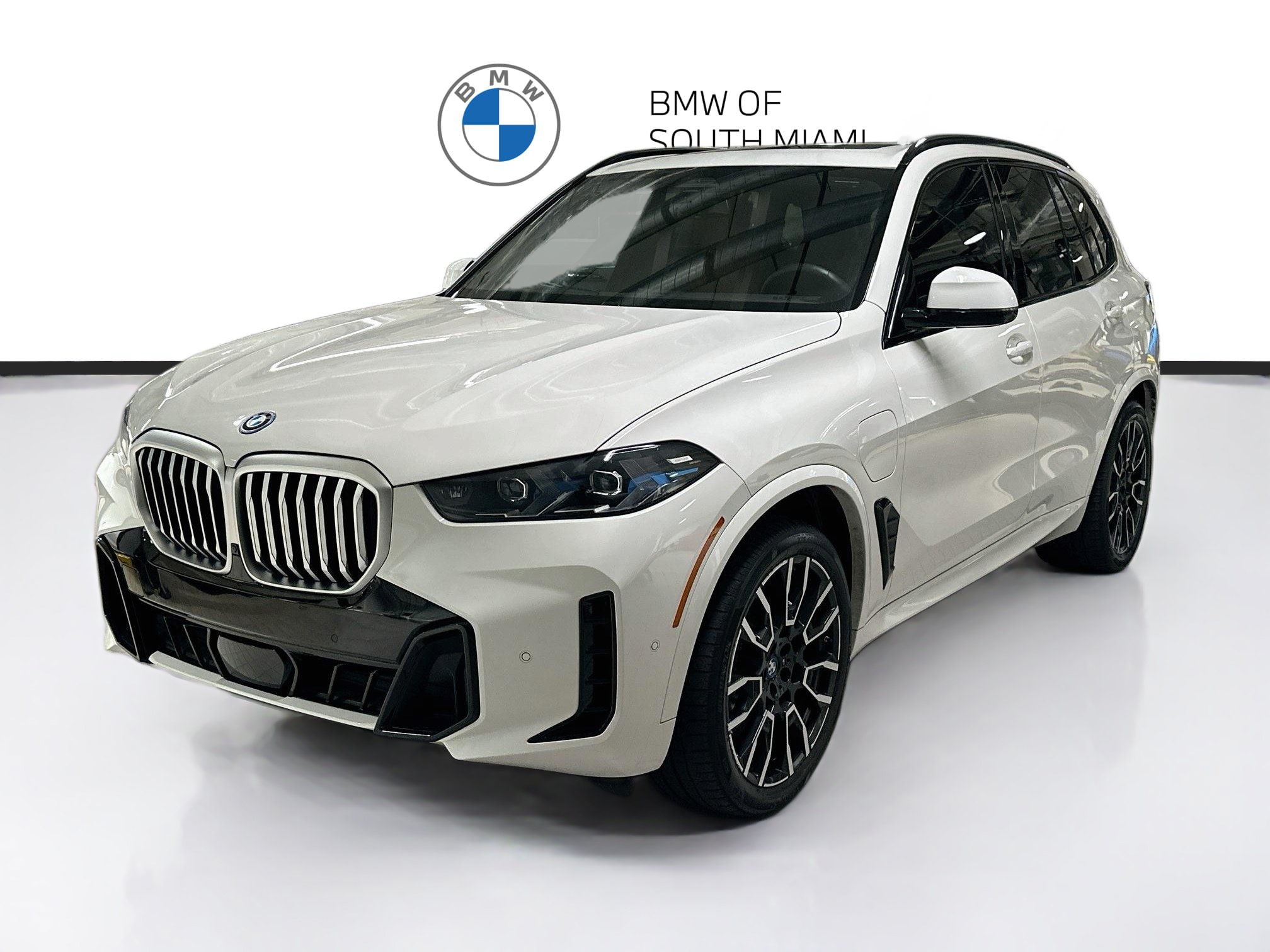 Certified 2025 BMW X5 xDrive50e w/ M Sport Package AWD/4WD image 3