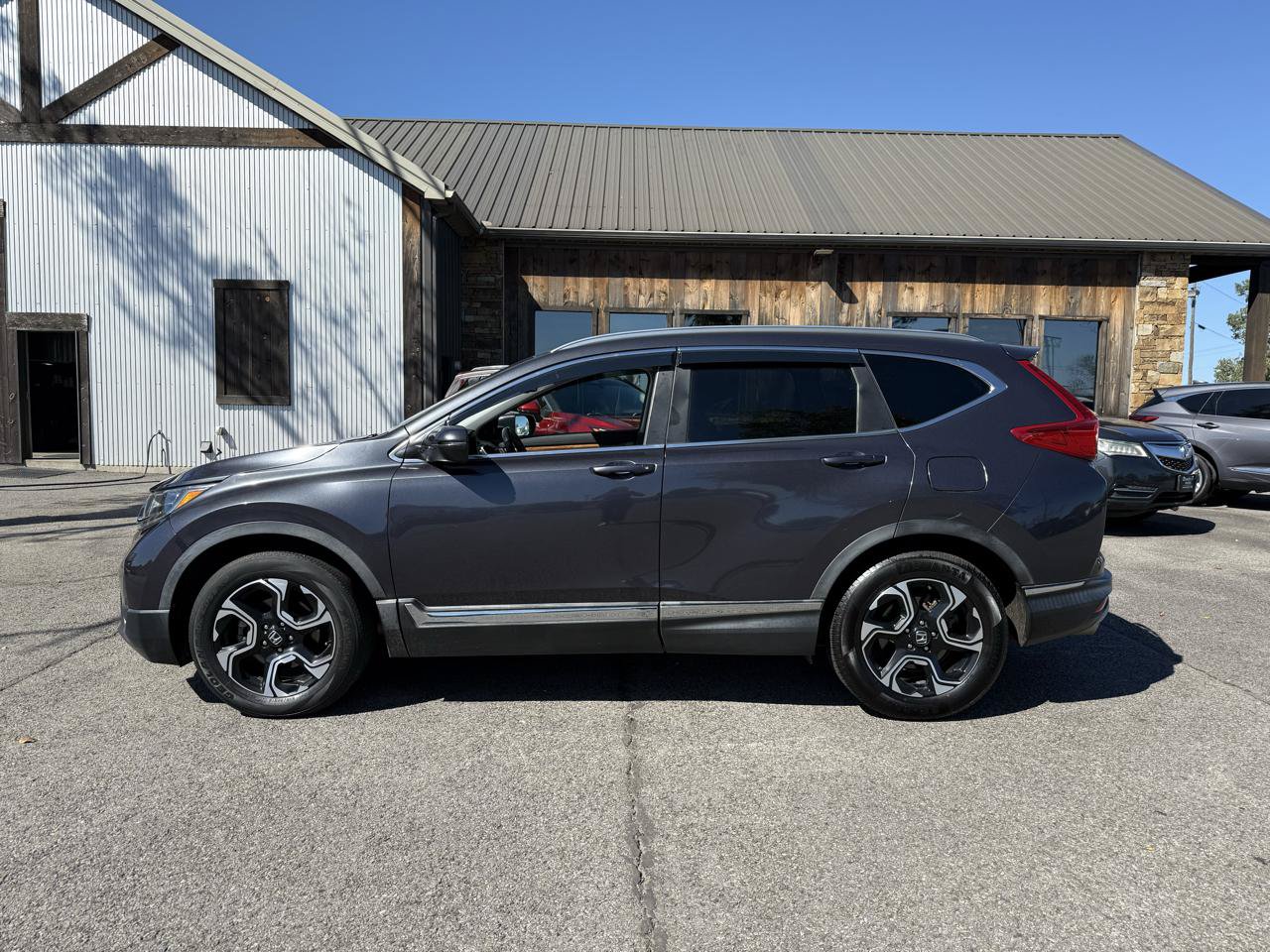 Used 2018 Honda CR-V Touring image 2