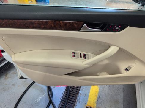 Used 2013 Volkswagen Passat TDI SEL Premium image 12