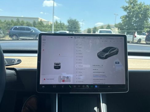 Used 2018 Tesla Model 3 Long Range RWD image 23