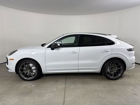 Certified 2023 Porsche Cayenne Turbo AWD/4WD image 2