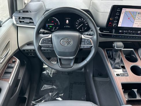 Certified 2022 Toyota Sienna XLE w/ XLE Plus Package image 14