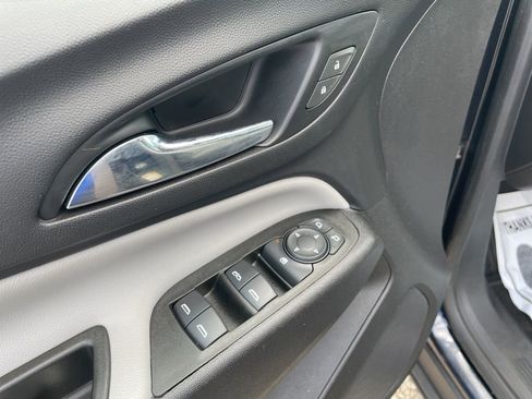 Used 2021 Chevrolet Equinox LS w/ LS Convenience Package image 13