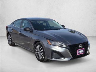 Used 2024 Nissan Altima 2.5 SV video 4