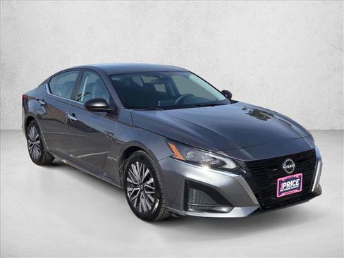 Used 2024 Nissan Altima 2.5 SV image 4