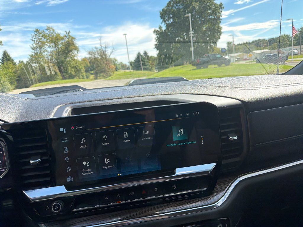 Used 2024 Chevrolet Silverado 1500 LT Trail Boss w/ Convenience Package II AWD/4WD image 18