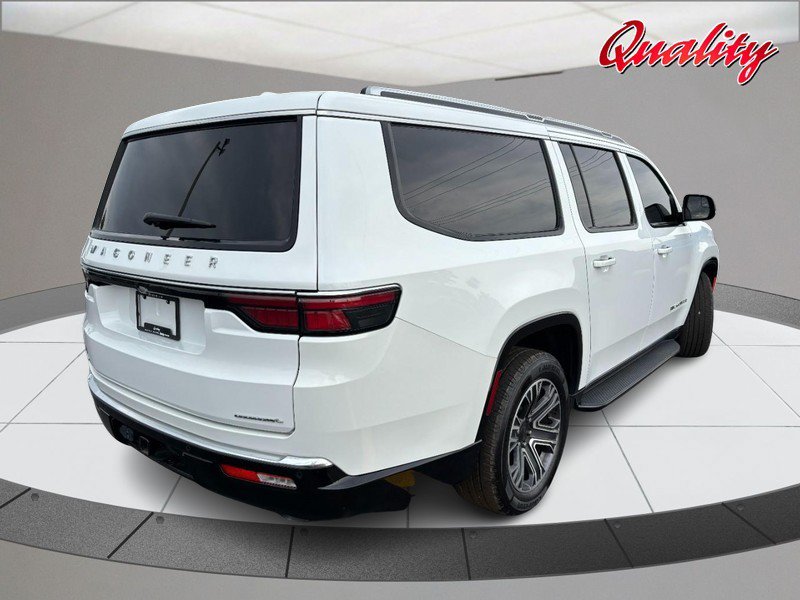 Used 2023 Jeep Wagoneer L Series II AWD/4WD image 3