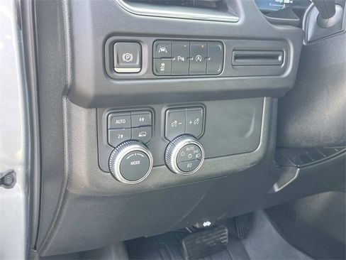 Used 2023 GMC Yukon XL SLT image 33