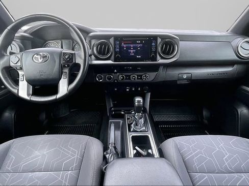 Used 2018 Toyota Tacoma TRD Off-Road image 14