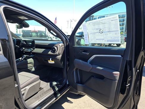 New 2025 Chevrolet Colorado Z71 image 10