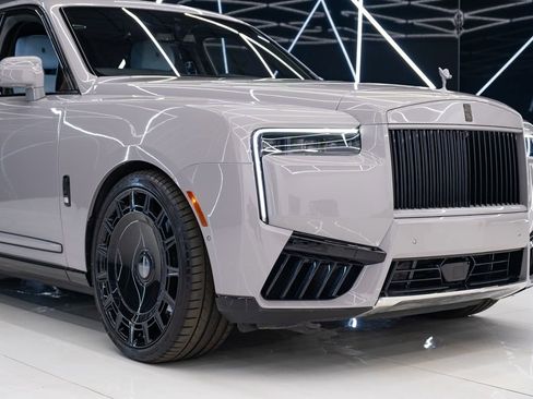 Used 2025 Rolls-Royce Cullinan AWD/4WD image 5
