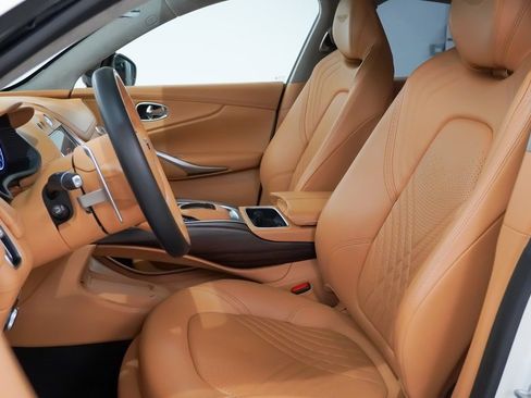 Used 2021 Aston Martin DBX image 5