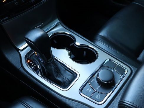 Used 2021 Jeep Grand Cherokee Limited image 24