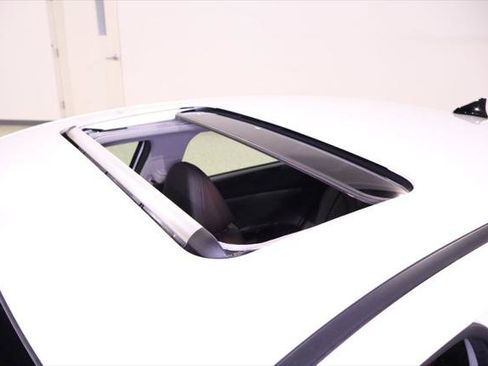 Used 2022 Hyundai Elantra Limited FWD image 29