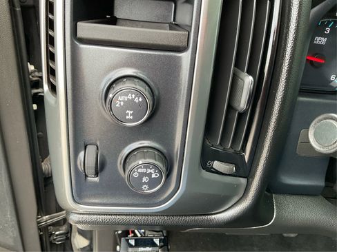 Used 2018 Chevrolet Silverado 1500 LT w/ LT Eassist Package AWD/4WD image 18