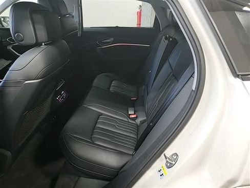 Used 2021 Audi e-tron Prestige w/ Prestige Package AWD/4WD image 12