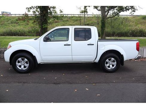 Used 2013 Nissan Frontier SV w/ SV Value Truck Pkg AWD/4WD image 3