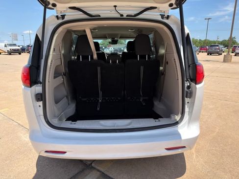 Used 2023 Chrysler Voyager LX FWD image 15