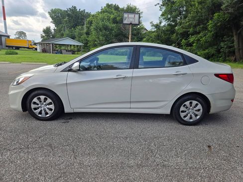 Used 2015 Hyundai Accent GLS FWD image 4