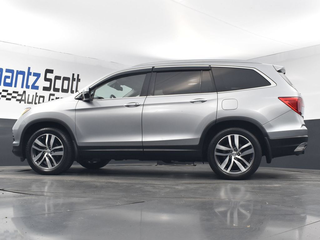 Used 2017 Honda Pilot Touring image 19