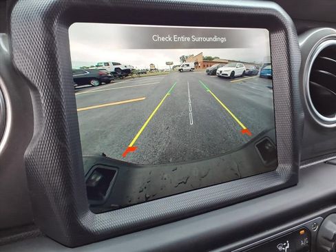 Used 2021 Jeep Gladiator Overland image 36