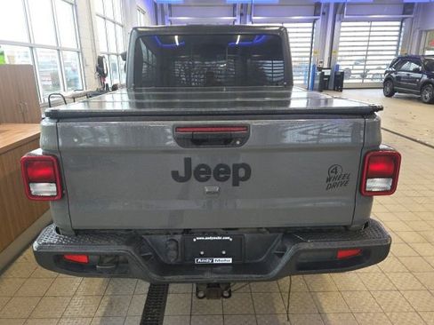 Used 2021 Jeep Gladiator Willys image 10