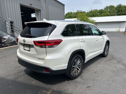 Used 2018 Toyota Highlander XLE AWD/4WD image 4