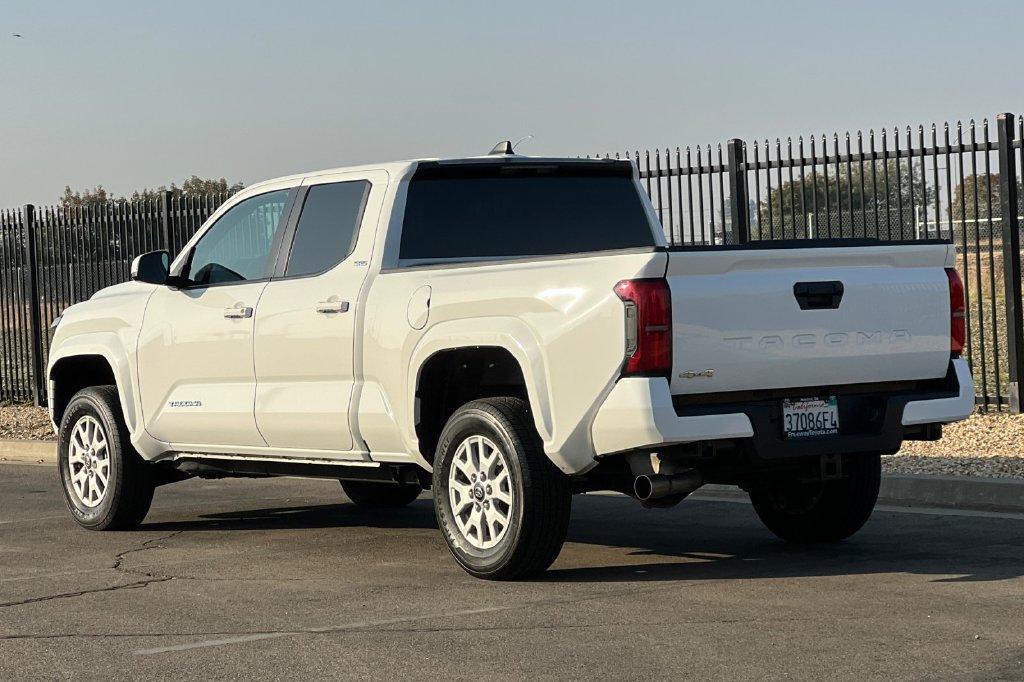 Certified 2025 Toyota Tacoma SR5 AWD/4WD image 7