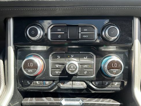 Used 2024 GMC Yukon Denali w/ Denali Reserve Package AWD/4WD image 37