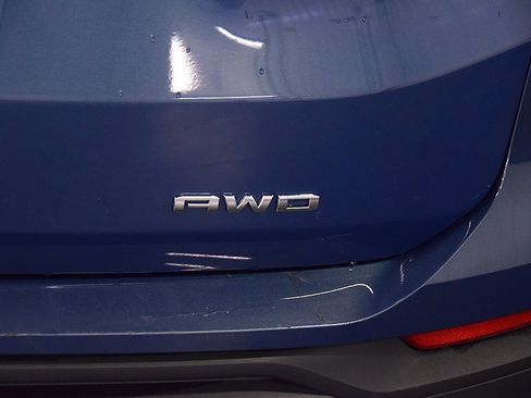 Used 2024 GMC Terrain SLE image 13