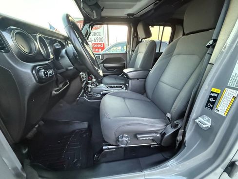 Used 2020 Jeep Gladiator Sport image 8