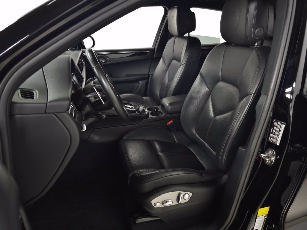 Used 2024 Porsche Macan AWD/4WD image 19