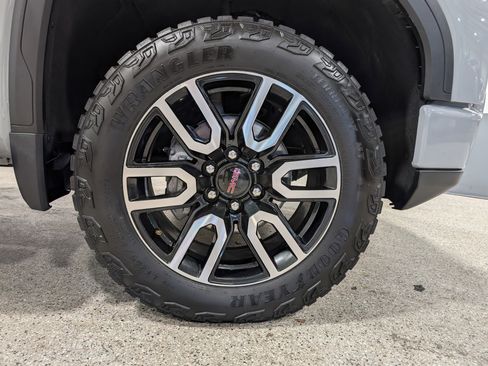 Used 2024 GMC Sierra 1500 AT4 w/ AT4 Premium Package image 15