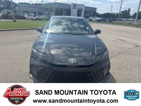 Used 2025 Toyota Camry SE FWD image 8